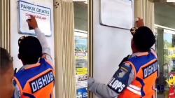 Viral Video Petugas Dishub Hapus Tulisan Parkir Gratis di Depan Minimarket<