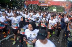 Antusiasme Ribuan Pelari Ikuti Bhayangkara Run 7,8K di Semarang