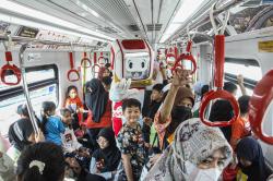 Warna-warni LRT Jakarta 2024