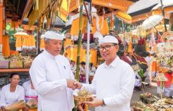 Sekda Badung Hadiri Karya Melaspas lan Ngenteg Linggih Pura Dalem Ageng