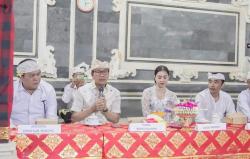 Hadiri Karya Melaspas Alit, Wakil Bupati Badung Serahkan Bantuan Rp1,7 M