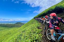Gowes Menyusuri Perkebunan Teh Ciwidey Lewat Kampung Tertinggi di Jawa Barat