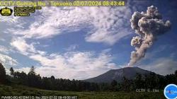 Gunung Ibu Erupsi Beruntun Pagi Ini, Ketinggian Abu Vulkanis Capai 3.000 Meter<