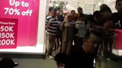 Viral Video Detik-Detik Kepala Remaja Terjepit Eskalator Mal di Bandung<