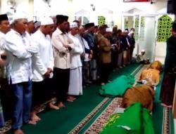 5 Jenazah Korban Kebakaran Gudang Perabotan Bekasi Tiba di Cirebon, Tangis Keluarga Pecah