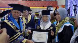 Kisah Inspiratif Ainun Zahra, Wisudawan Terbaik FKIK Unismuh Makassar Raih IPK 3,93