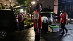 Penyidik Bareskrim Bawa Koper dan Kontainer usai 12 Jam Geledah Kantor Ditjen EBTKE