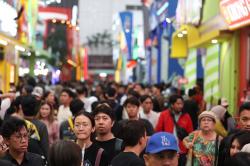 Musim Liburan Tiba, Pengunjung Luar Kota Antusias Datang ke Jakarta Fair
