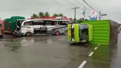 Kecelakaan Beruntun di Banyumas, Bus Tabrak 2 Truk Sekaligus di Depan SPBU<