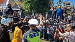 Tersinggung dengan Pernyataan Oknum Polisi yang Dinilai Rasis, Warga Serbu Polres Baubau