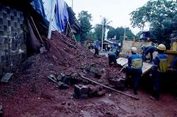 Tebing Tol Bintaro Longsor