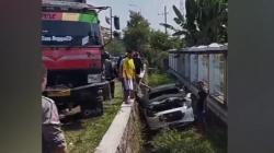 Nissan Magnite Tabrakan dengan Truk di Madiun hingga Terpental, 2 Orang Dilarikan ke RS