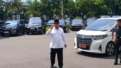 Prabowo ke Istana usai Operasi Kaki, Lari-lari Kecil sambil Gaya Silat