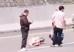 Viral Wanita Nekat Lompat dari Bus di Tol Cipularang hingga Luka Parah<