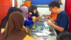 Jelang Tahun Ajaran Baru, Toko Emas di Bojonegoro Diserbu Warga