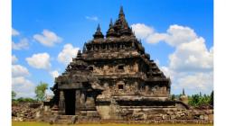 Kisah Candi Kembar dan Cinta Beda Agama Raja Kerajaan Mataram Kuno<