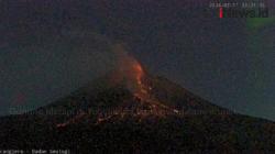  Gunung Merapi Semburkan 16 Kali Guguran Vulkanik Lava Pijar 