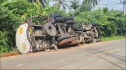 Bikin Heboh! Pria ODGJ Bawa Kabur Truk hingga Terguling di Pandeglang