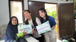 Puluhan Lansia Senang Terima Bantuan dari MNC Peduli dan Diapro Value Underpad