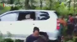 Minibus Terjun ke Jurang di Mojokerto, 2 Orang Tewas
