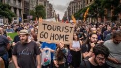 Overtourism di Barcelona, Warga Lokal Usir Wisatawan hingga Menembak Pistol Air