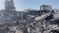 Tim Tanggap Darurat Sipil Memadamkan Api akibat Serangan Israel di Kota Gaza