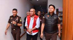 Korupsi Pasar Cigasong, Eks Pj Bupati Bandung Barat Arsan Latif Dijebloskan ke Tahanan<