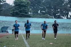 Fisik Pemain Asing Belum 100 Persen, Pelatih Arema Bilang Begini