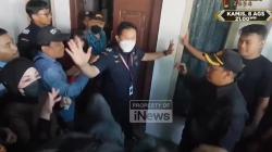 Ricuh Eksekusi Rumah Pensiunan Bea Cukai di Palmerah
