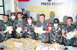 Satgas Pamtas TNI Gagalkan Penyelundupan Sabu 35 Kg di Perbatasan RI-Malaysia<