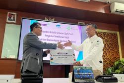Bank Muamalat dan BMM Salurkan Beasiswa Pendidikan kepada Siswa Berprestasi