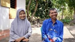 Kisah Inspiratif Indah, Anak Guru Honorer Lolos Kuliah Gratis di UGM