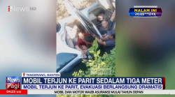Mobil Terjun ke Parit Sedalam 3 Meter di Tangerang, Evakuasi Berlangsung Dramatis