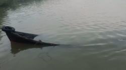 Perahu Bawa Belasan Pelajar Tabrakan hingga Terbalik di Sungai Kanan<
