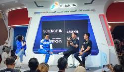Mejeng di GIIAS 2024, Rifat Sungkar dan Denny Sumargo Ngobrol Soal Oli Mobil di Booth Pertamina