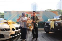 Penyerahan Hadiah Mobil Mewah kepada Nasabah BSI