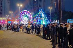 Antusiasme Pengunjung Datang ke Pasar Malam di Senayan