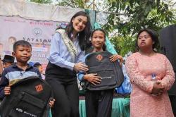 Momen Miss Indonesia 2024 dan MNC Peduli Kunjungi Anak-Anak Sanggar Seni Trotoar Koja