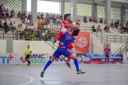 Ngeri! Pemain Unggul FC Patah Tulang usai Wajahnya Dihantam Lutut Kiper Giga FC