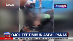 Dramatis! Warga Evakuasi Pengemudi Ojol Tertimbun Aspal Panas di Medan