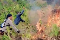 21 Hektare Hutan di Lereng Gunung Arjuno Malang Terbakar<