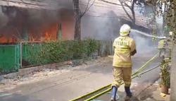 Kebakaran SDN 01 Pondok Bambu di Jaktim, Siswa dan Guru Dievakuasi