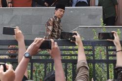 Presiden Jokowi Melayat Almarhum Hamzah Haz