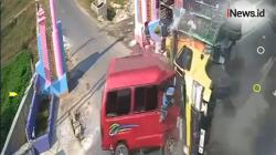 Detik-Detik Truk Bermuatan Ayam Hantam Minibus di Bangkalan, 5 Orang Luka Berat