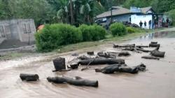 Banjir Lahar Dingin Gunung Lewotobi Laki-Laki Terjang Permukiman, Warga Panik<
