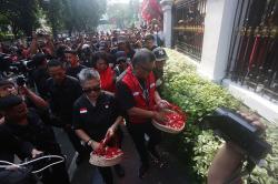 Tabur Bunga Peringati Peristiwa Kudatuli