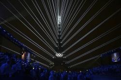 Foto-Foto Pembukaan Olimpiade 2024 di Paris, Menara Eiffel Bercahaya Laser