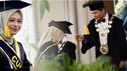 Keren! 2 Mahasiswa Anak Petani dan Sopir Jadi Wisudawan Terbaik UPN Veteran Yogyakarta<