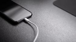 Peringatan untuk Pengguna Smartphone, Jangan Asal Charger di Tempat Umum 
