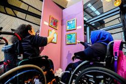 Lukisan Karya Penyandang Disabilitas Dilelang Rp2juta - Rp20juta untuk Amal